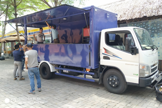 Xe Fuso Canter 4.99 Thùng Kín Cánh Dơi