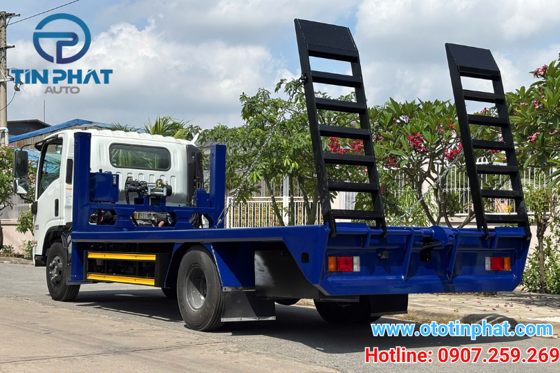 XE NÂNG ĐẦU CHỞ MÁY CÔNG TRÌNH ISUZU NQR 4T9 